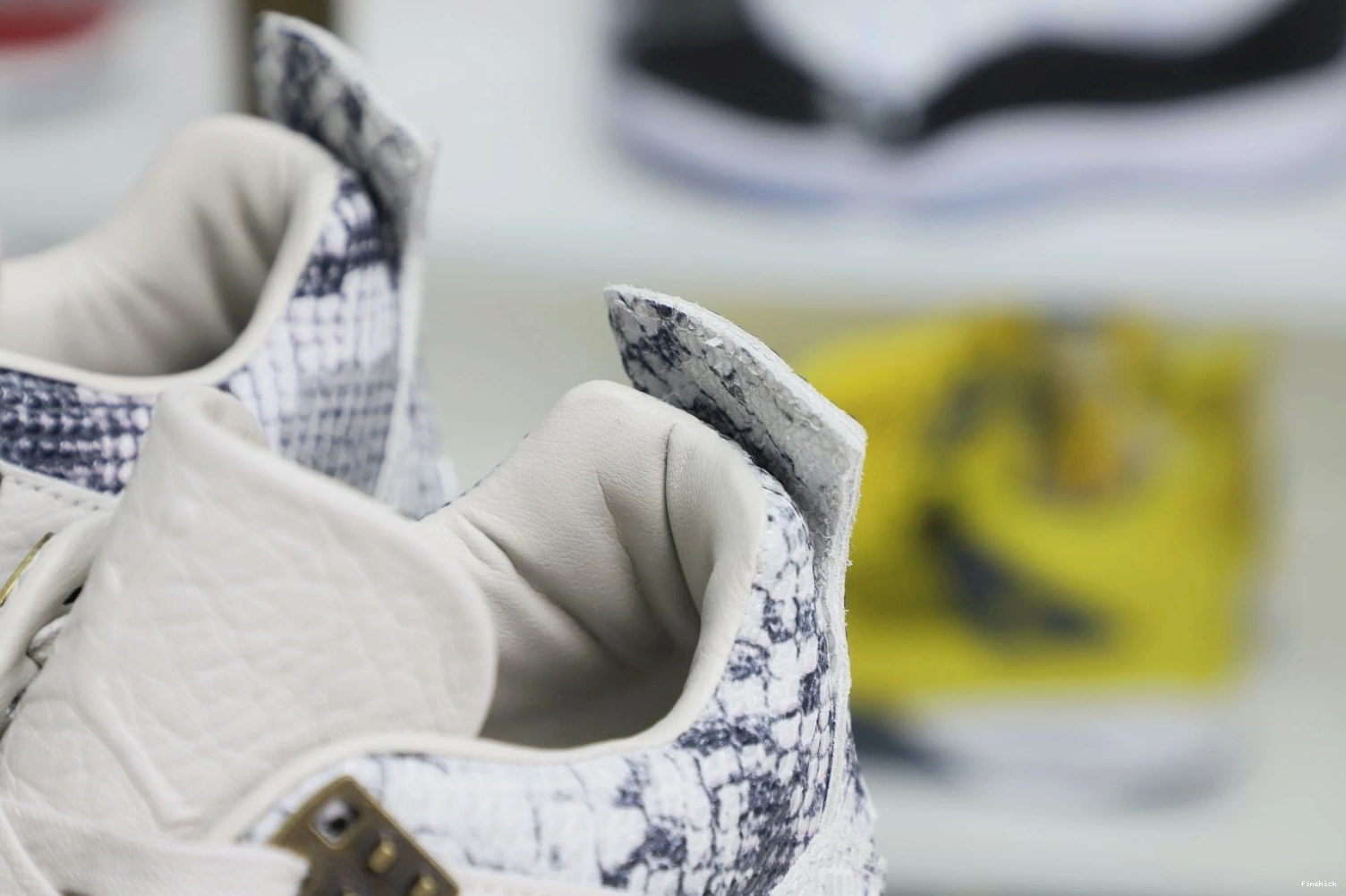 Jordan retro 4 Air snakeskin Jordan 0808